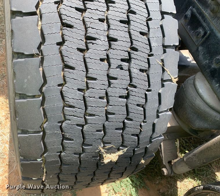 image for item EJ2871 2014 Kenworth  T660 semi truck