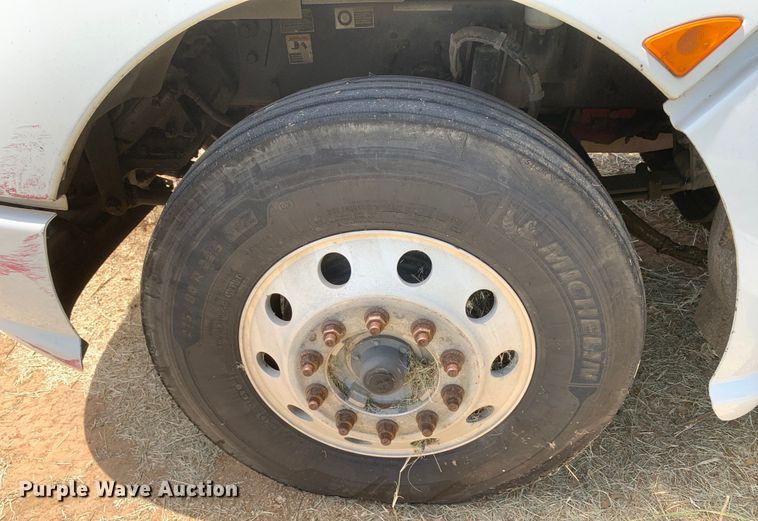 image for item EJ2871 2014 Kenworth  T660 semi truck