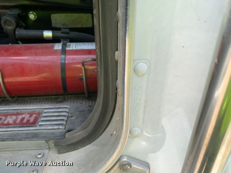 image for item EJ2871 2014 Kenworth  T660 semi truck