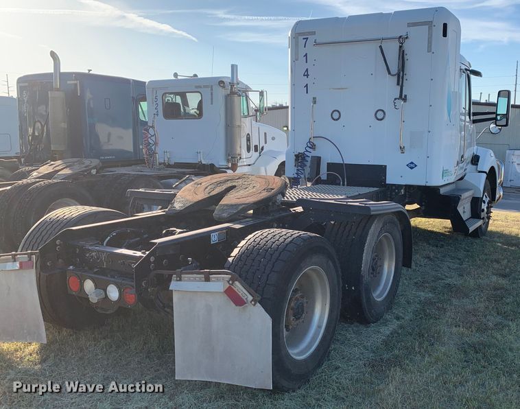 image for item EJ2872 2016 Kenworth  T880 semi truck