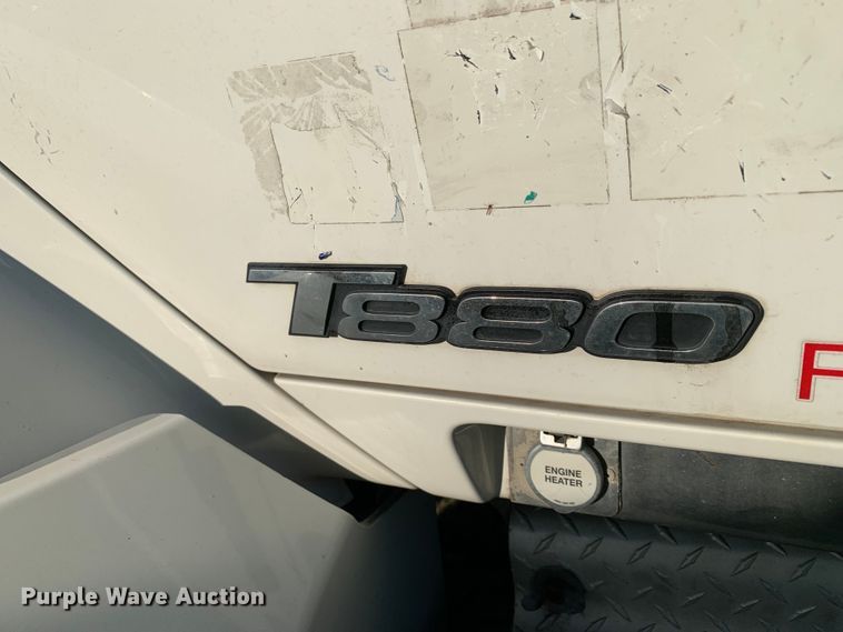 image for item EJ2872 2016 Kenworth  T880 semi truck