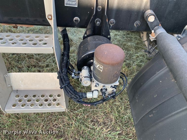 image for item EJ2872 2016 Kenworth  T880 semi truck