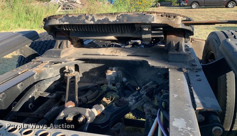 image for item EJ2872 2016 Kenworth  T880 semi truck