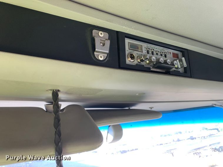 image for item EJ2872 2016 Kenworth  T880 semi truck