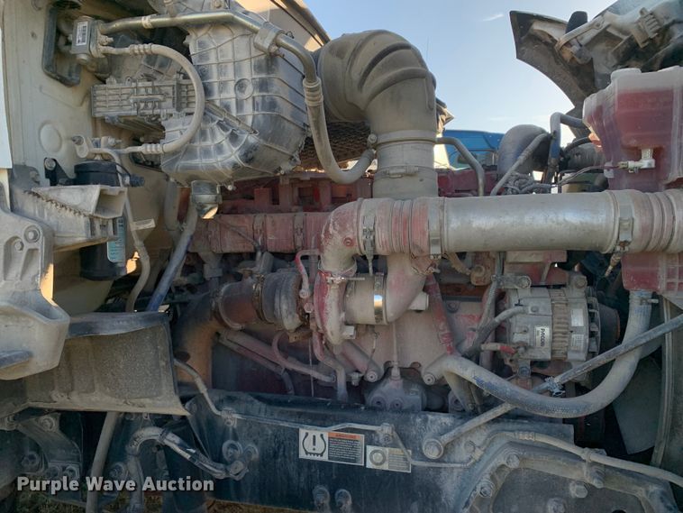 image for item EJ2872 2016 Kenworth  T880 semi truck