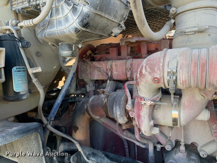 image for item EJ2872 2016 Kenworth  T880 semi truck