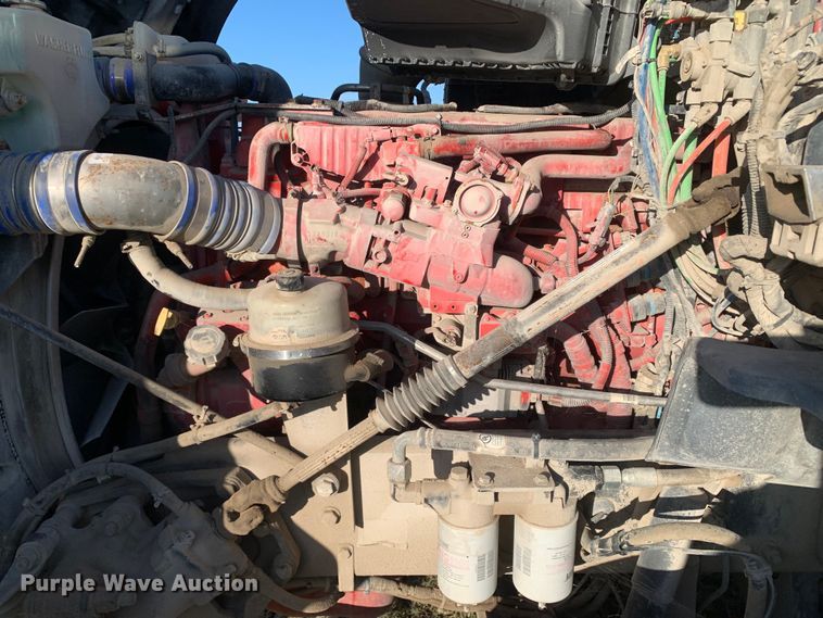 image for item EJ2872 2016 Kenworth  T880 semi truck