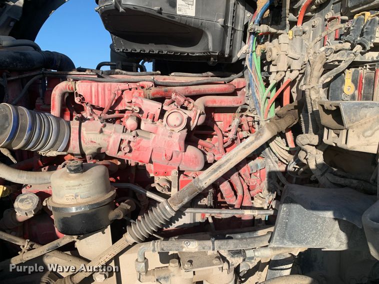 image for item EJ2872 2016 Kenworth  T880 semi truck