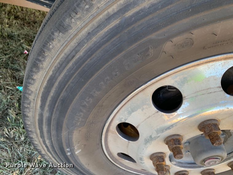 image for item EJ2872 2016 Kenworth  T880 semi truck