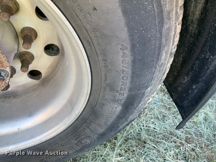 image for item EJ2872 2016 Kenworth  T880 semi truck