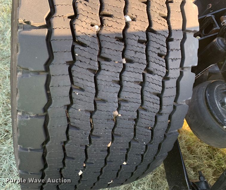 image for item EJ2872 2016 Kenworth  T880 semi truck