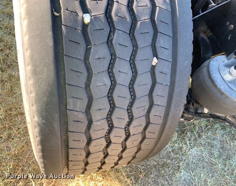 image for item EJ2872 2016 Kenworth  T880 semi truck