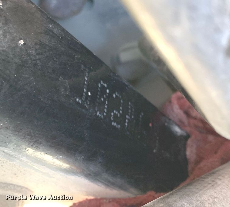 image for item EJ2872 2016 Kenworth  T880 semi truck