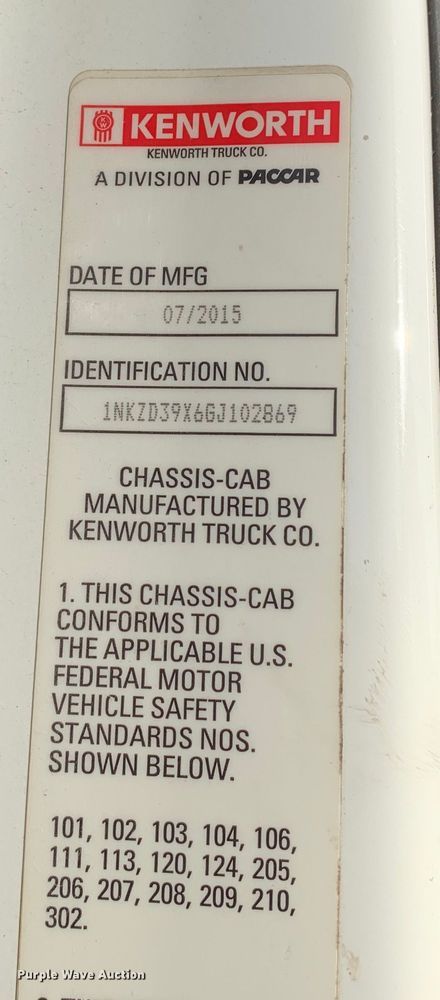 image for item EJ2872 2016 Kenworth  T880 semi truck