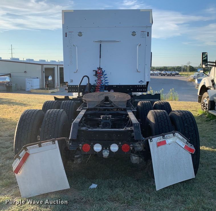 image for item EJ2873 2020 Kenworth  T880 semi truck