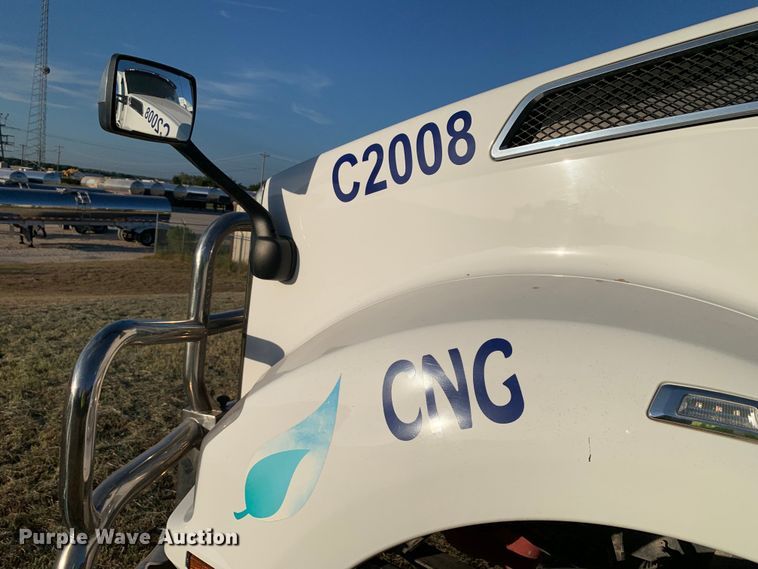 image for item EJ2873 2020 Kenworth  T880 semi truck