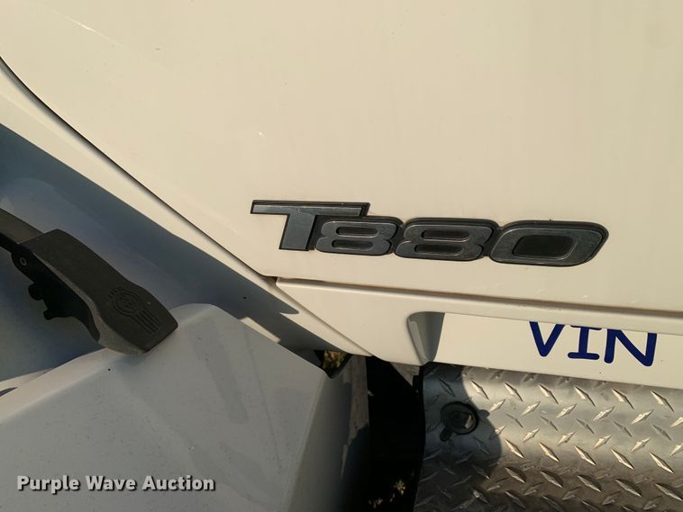image for item EJ2873 2020 Kenworth  T880 semi truck