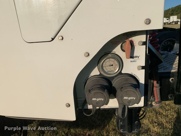 image for item EJ2873 2020 Kenworth  T880 semi truck