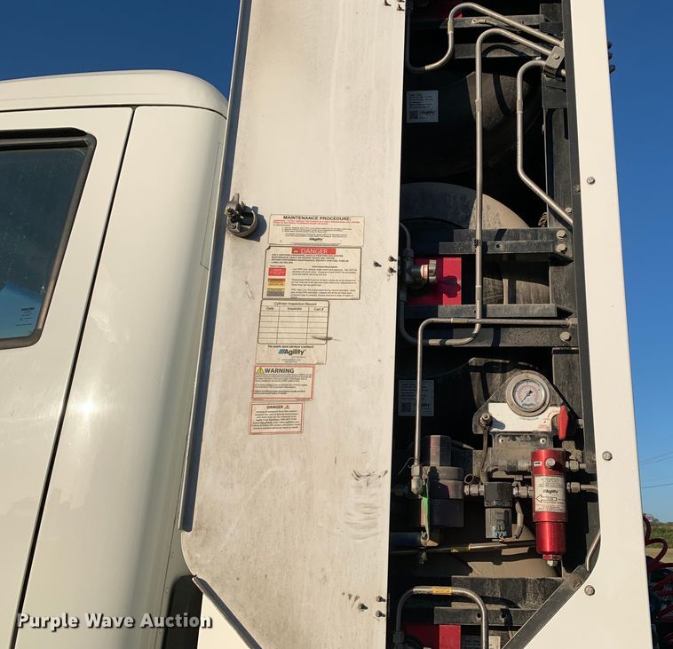 image for item EJ2873 2020 Kenworth  T880 semi truck