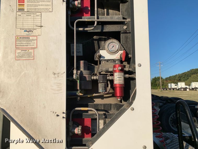 image for item EJ2873 2020 Kenworth  T880 semi truck