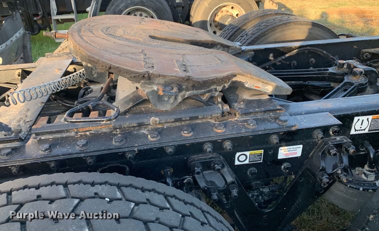 image for item EJ2873 2020 Kenworth  T880 semi truck