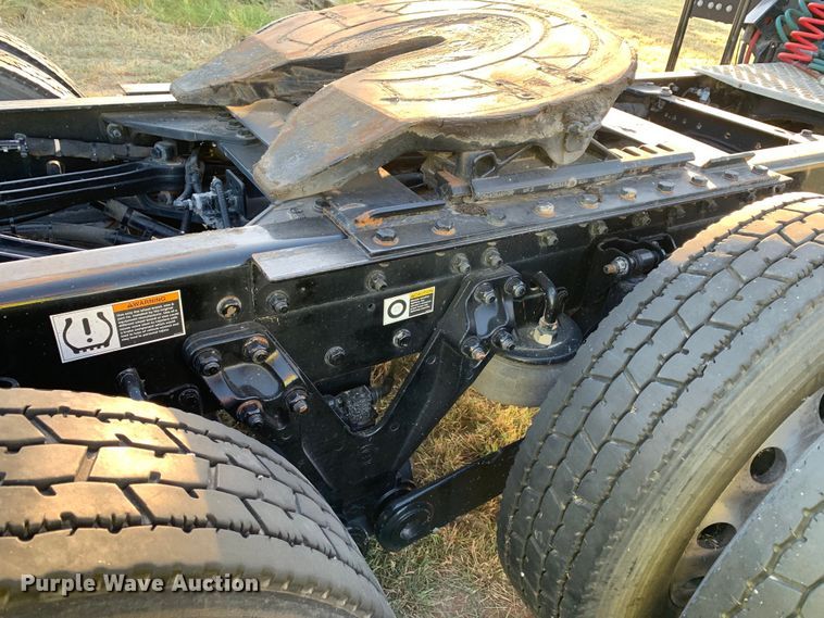 image for item EJ2873 2020 Kenworth  T880 semi truck