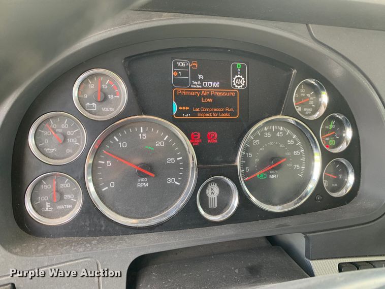 image for item EJ2873 2020 Kenworth  T880 semi truck