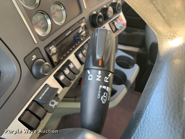 image for item EJ2873 2020 Kenworth  T880 semi truck