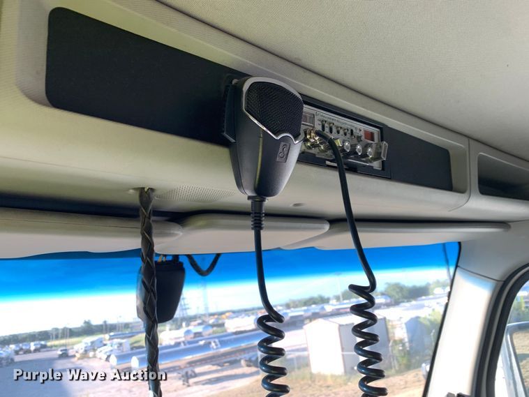 image for item EJ2873 2020 Kenworth  T880 semi truck