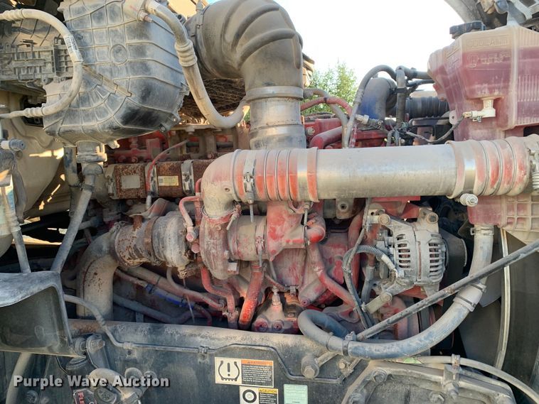 image for item EJ2873 2020 Kenworth  T880 semi truck