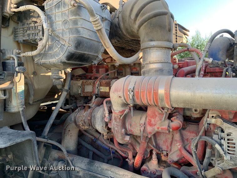 image for item EJ2873 2020 Kenworth  T880 semi truck