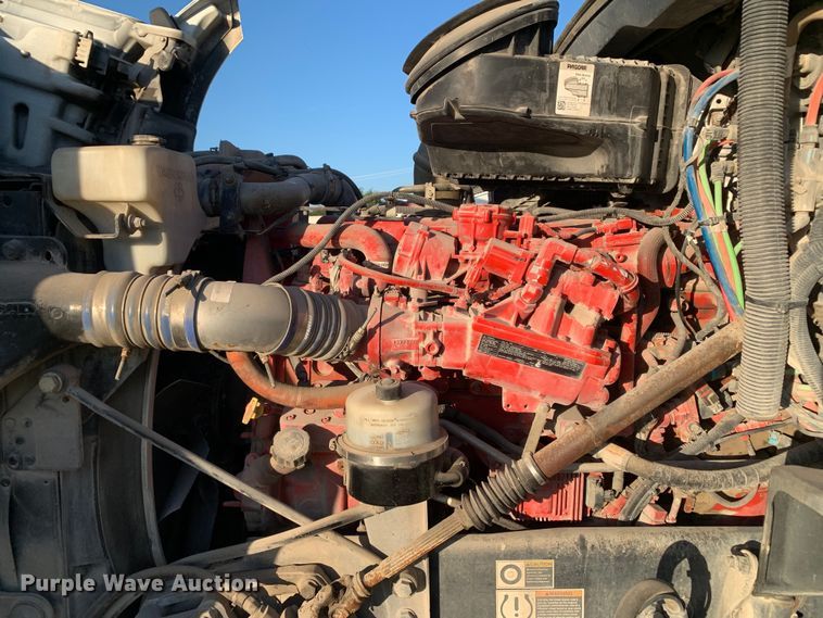 image for item EJ2873 2020 Kenworth  T880 semi truck