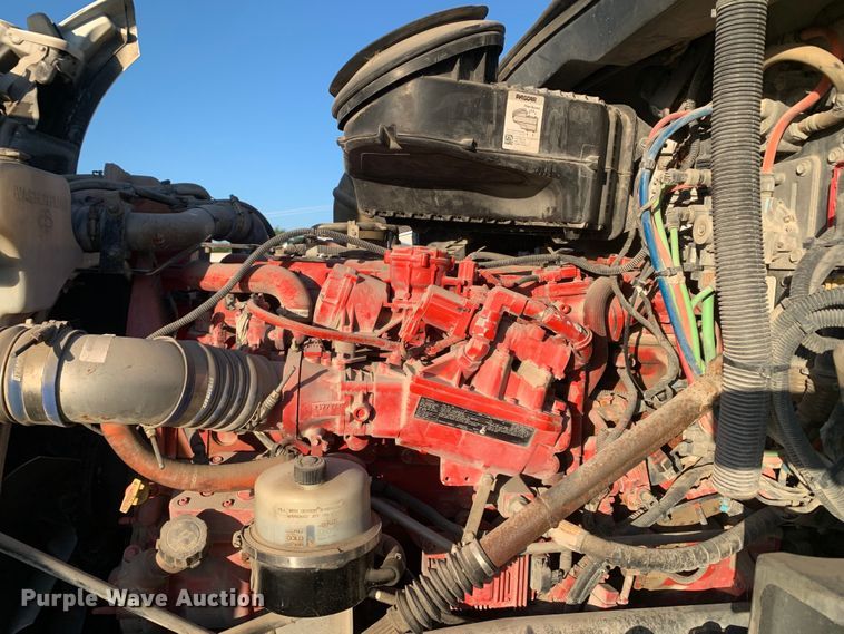 image for item EJ2873 2020 Kenworth  T880 semi truck