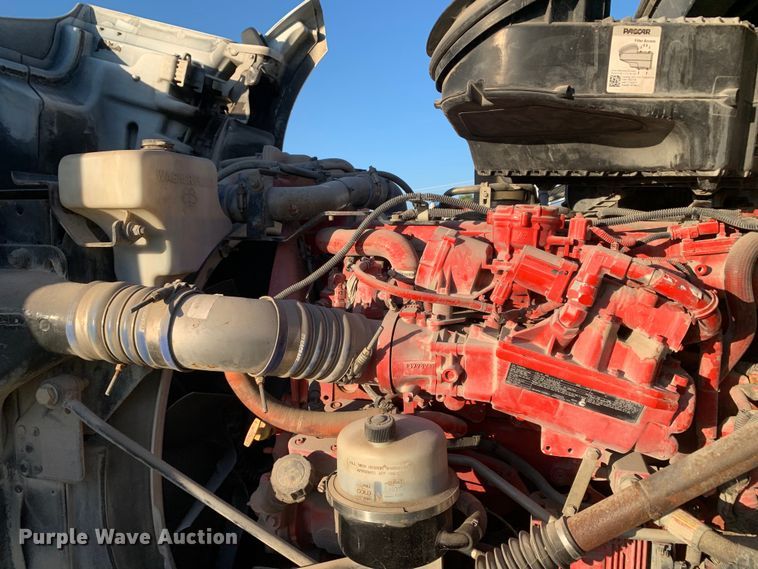 image for item EJ2873 2020 Kenworth  T880 semi truck