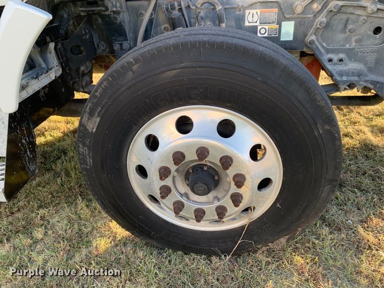 image for item EJ2873 2020 Kenworth  T880 semi truck