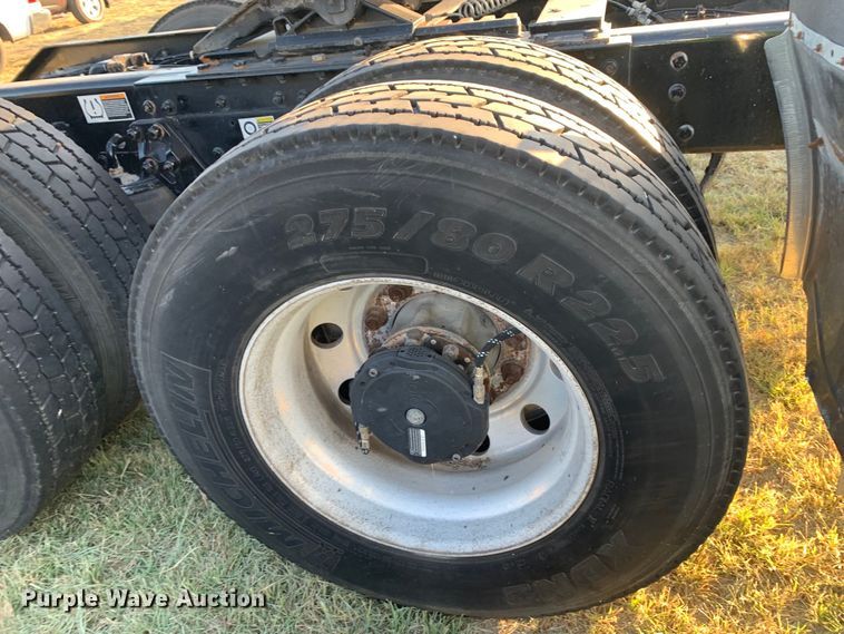 image for item EJ2873 2020 Kenworth  T880 semi truck