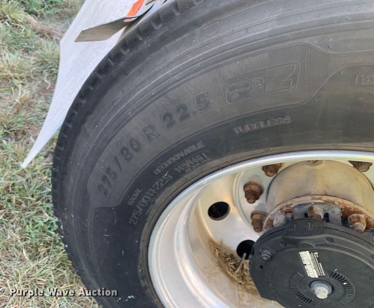 image for item EJ2873 2020 Kenworth  T880 semi truck