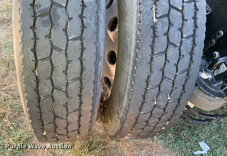 image for item EJ2873 2020 Kenworth  T880 semi truck