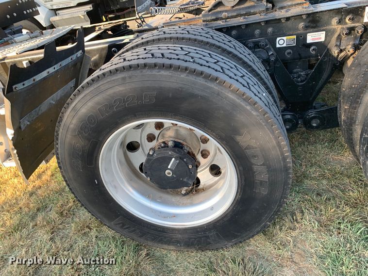 image for item EJ2873 2020 Kenworth  T880 semi truck