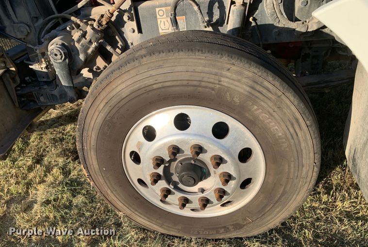 image for item EJ2873 2020 Kenworth  T880 semi truck