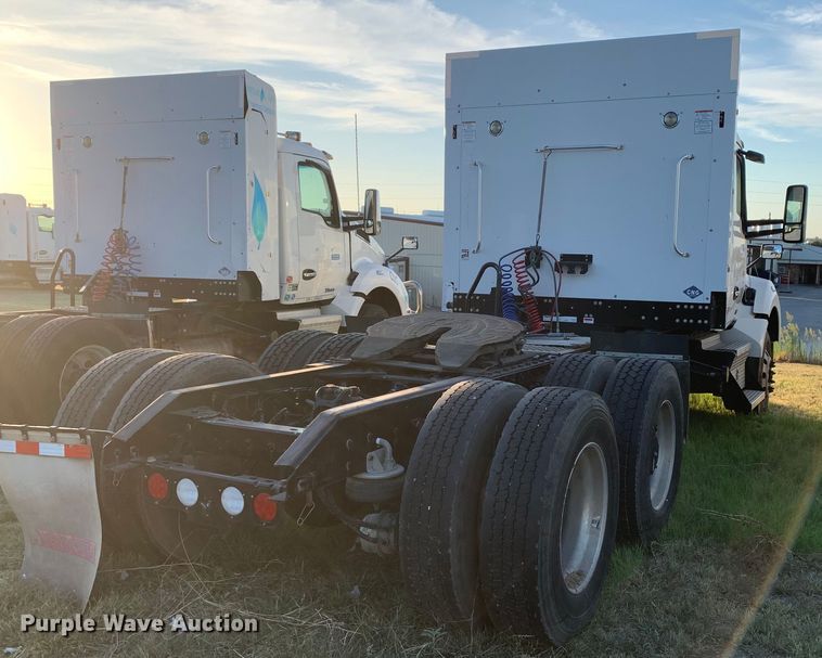 image for item EJ2874 2020 Kenworth  T880 semi truck