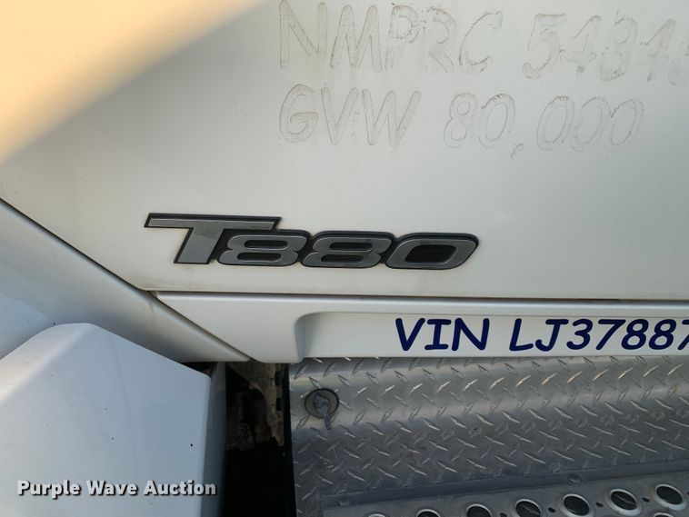 image for item EJ2874 2020 Kenworth  T880 semi truck