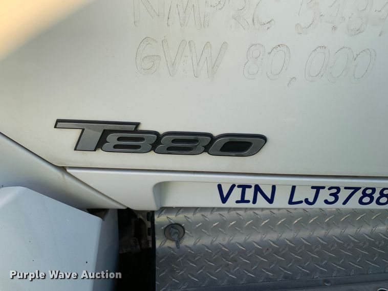 image for item EJ2874 2020 Kenworth  T880 semi truck