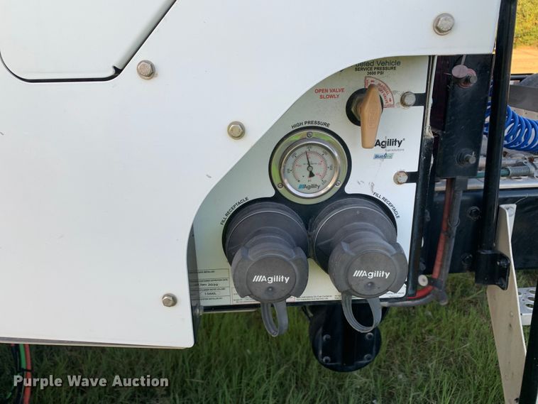 image for item EJ2874 2020 Kenworth  T880 semi truck