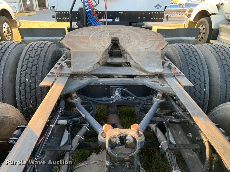 image for item EJ2874 2020 Kenworth  T880 semi truck