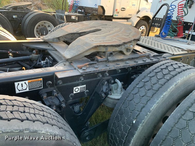 image for item EJ2874 2020 Kenworth  T880 semi truck