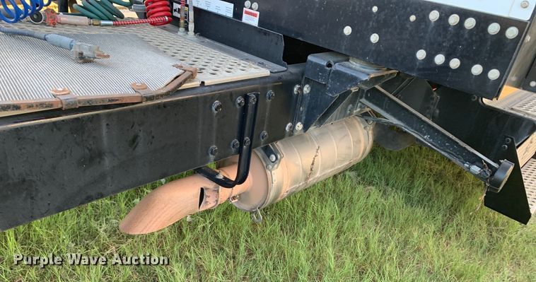 image for item EJ2874 2020 Kenworth  T880 semi truck