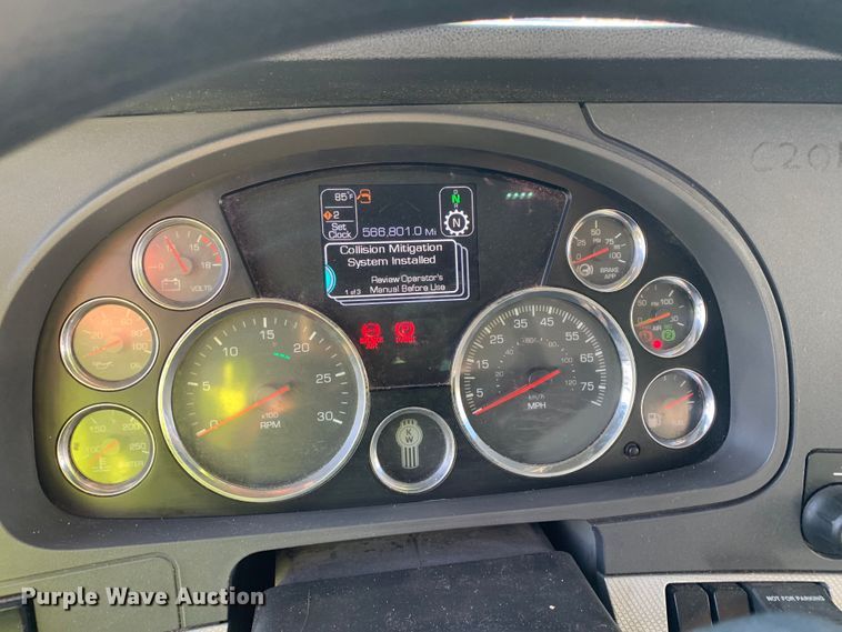 image for item EJ2874 2020 Kenworth  T880 semi truck