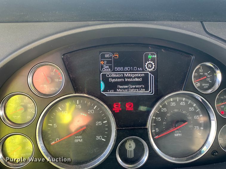 image for item EJ2874 2020 Kenworth  T880 semi truck