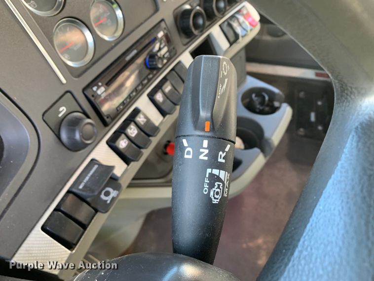 image for item EJ2874 2020 Kenworth  T880 semi truck